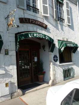 www.hotel-le-postillon.com