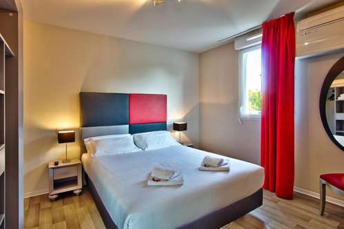 www.adonis-hotel-bayonne.com