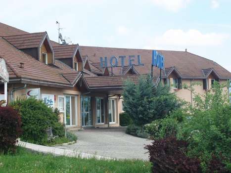 www.hotel-alpha-annecy.com