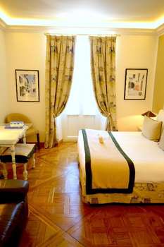 www.hotelroyalbonrepos.fr