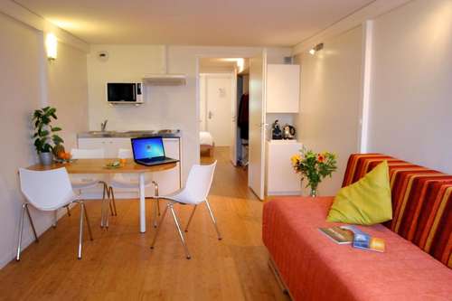 www.hotelpierreblanche.com