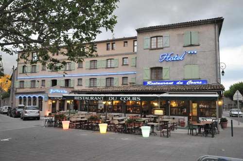 www.hotel-lecours.com
