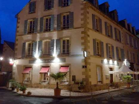 www.hotellabourboule.com