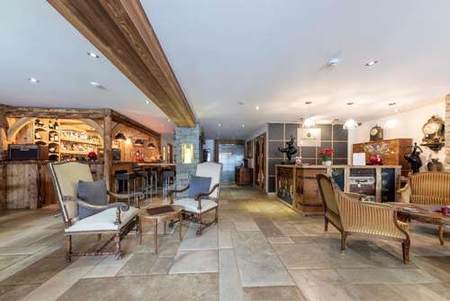 www.hotel-lesgets.com