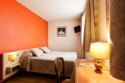 www.hotel-lelumiere-69.com