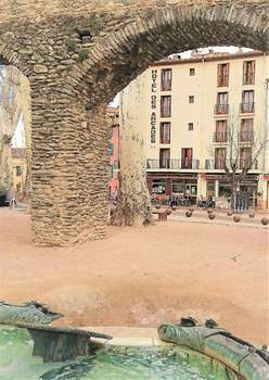 www.hotelarcadesceret.fr