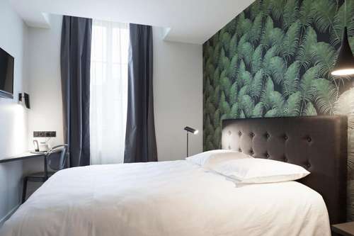 www.hoteldumainelaval.com