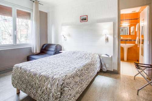 www.leprovencal-tarascon.com