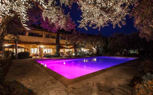 www.hotelpicholinenyons.com