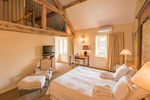 www.hotel-le-marius.com