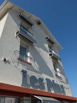 www.hotel-les-pins.fr