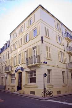 www.hotelreynita.com