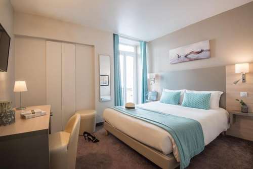 www.hoteldumidi-nice.com