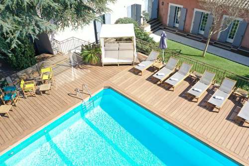 www.hotel-lesjardinsde-cassis.com