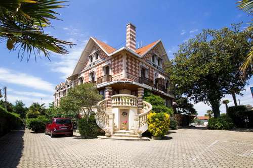 www.dauphin-arcachon.com