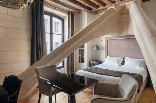 www.hotel-le-presbytere.com
