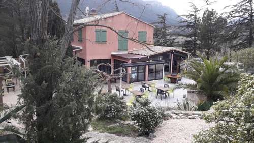 www.auberge-la-table-du-cure.com