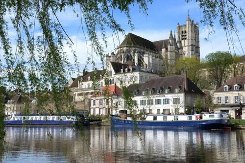 www.hotel-lemaxime.com