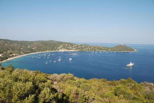www.hotelcampomoro.com