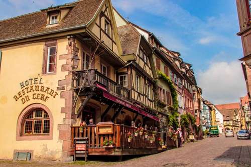 www.hotel-restaurant-riquewihr.com