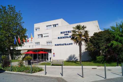 www.hotel-remparts.com