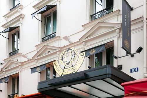 www.hotelstcyr-paris.com