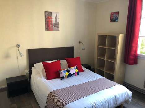 www.hotelpetitpoucet.fr