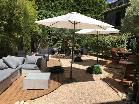 www.hotelpontvieux.com