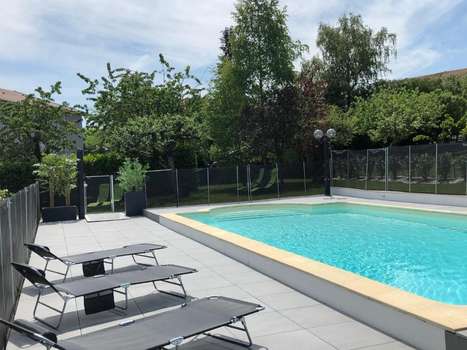 www.hotel-la-thomasse.com