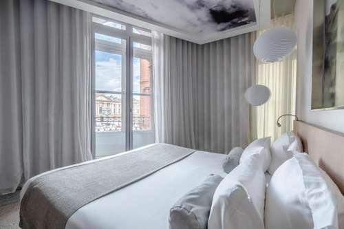 www.grandbalconhotel.com