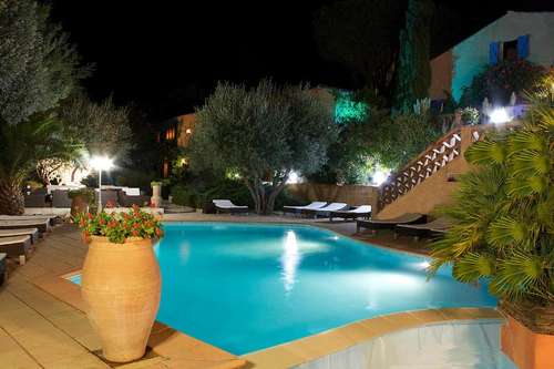 www.hotel-athenopolis.com