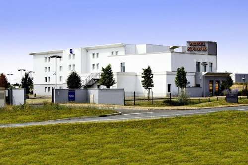 www.kyriad-chartres.com