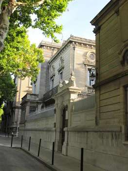 www.hotel-nimes-gard.com
