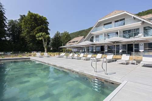 www.blackbasshotel-annecy.com