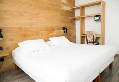 www.hotel-levictorhugo.com