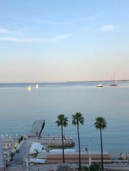 www.hotelcourbet.com