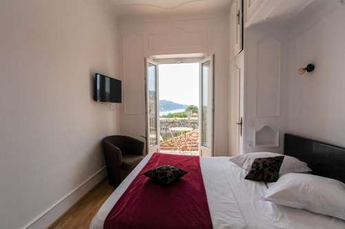 www.hotel-vauban-villefranche.com