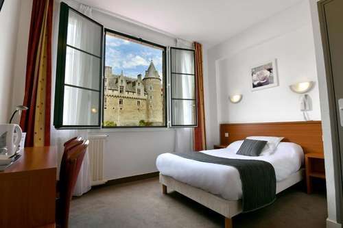 www.hotel-chateau.com