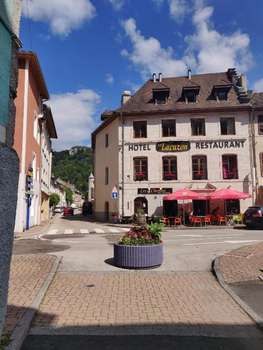 www.hotel-lacuzon.com