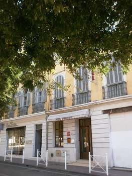 www.hotel-bonaparte.com