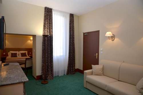 www.hotel-heliot.com