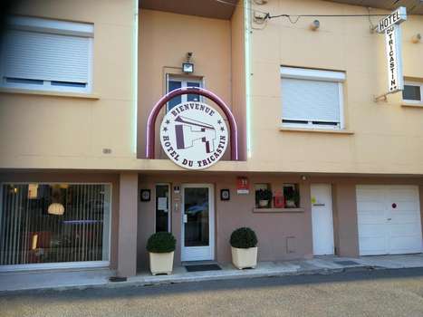 www.hoteldutricastin.com