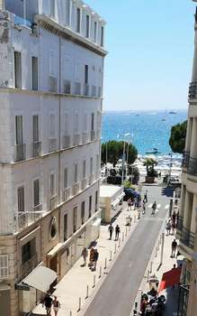 www.azurene-royal-hotel.com