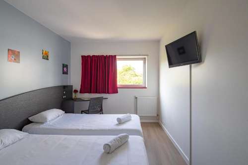 www.hotel-cis-paris-kellermann.com