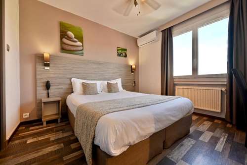 www.hotel-larotonde-ciotat.fr