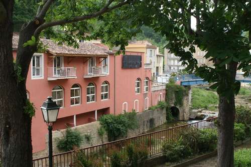 www.hotel-renneslesbains.com