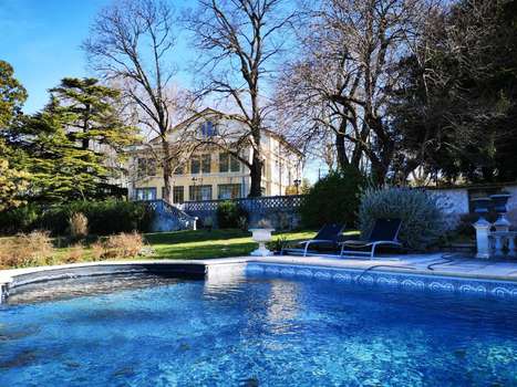 www.manoirleroure.com