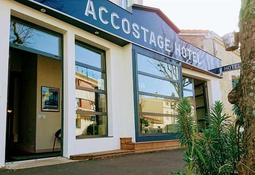 www.accostage-hotel.fr