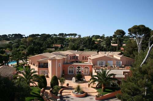 www.hotel-lagaroupe-gardiole.com