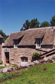 www.aubergeducombaire.fr